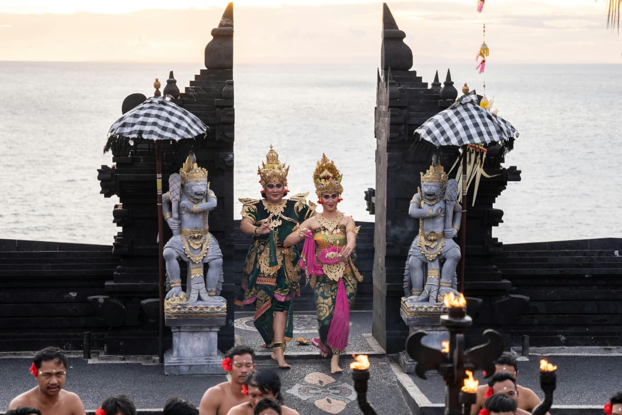 Uluwatu Kecak Dance, Bali